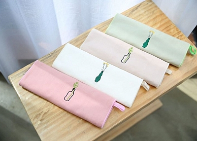   Creative children’s embroidered elegant small towel