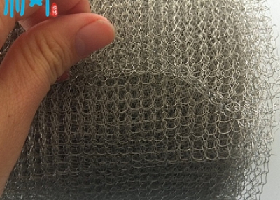 Knitted wire mesh ribbon