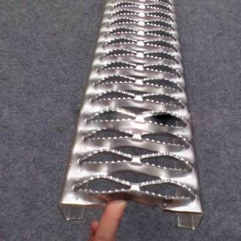 Diamond Safety Grating for Plank Grating