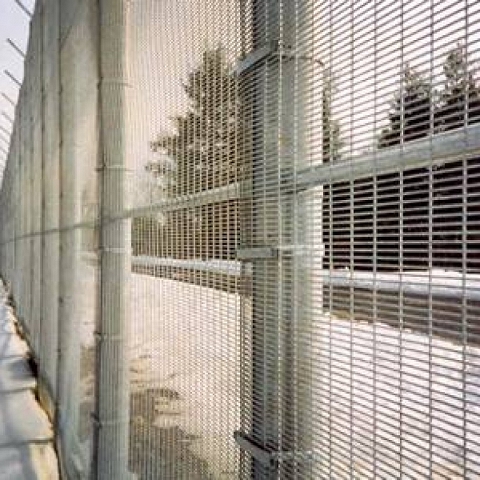 358 Prison Security Perimeter Fencing Scares Away Intruders