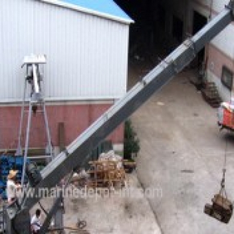 2T/13.5m TELESCOPIC CRANE