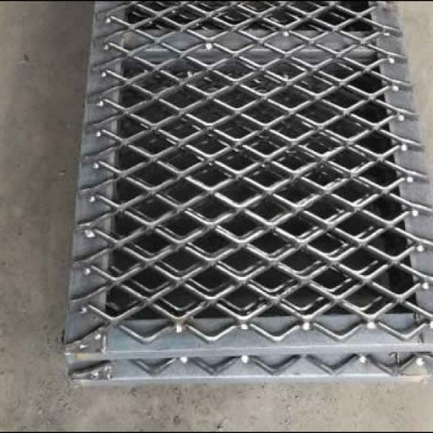 Expanded Mesh Walkway Grating