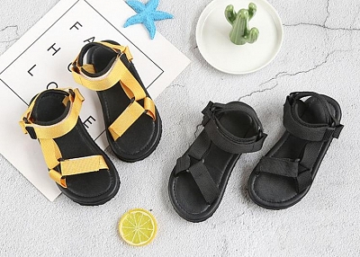   CHILDREN’S VELCRO SANDALS