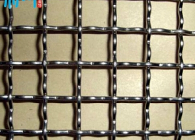 Double intermediate crimped wire mesh