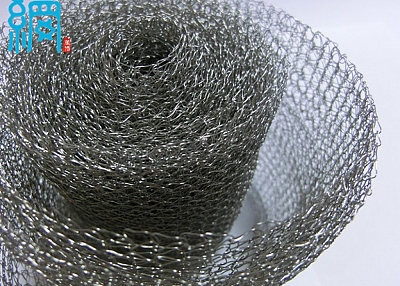 Highly flexible cable shielding knitted mesh